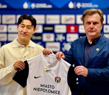 Ekstraklasowy klub ogłosił transfer koreańskiego pomocnika. W przeszłości był testowany przez Legię